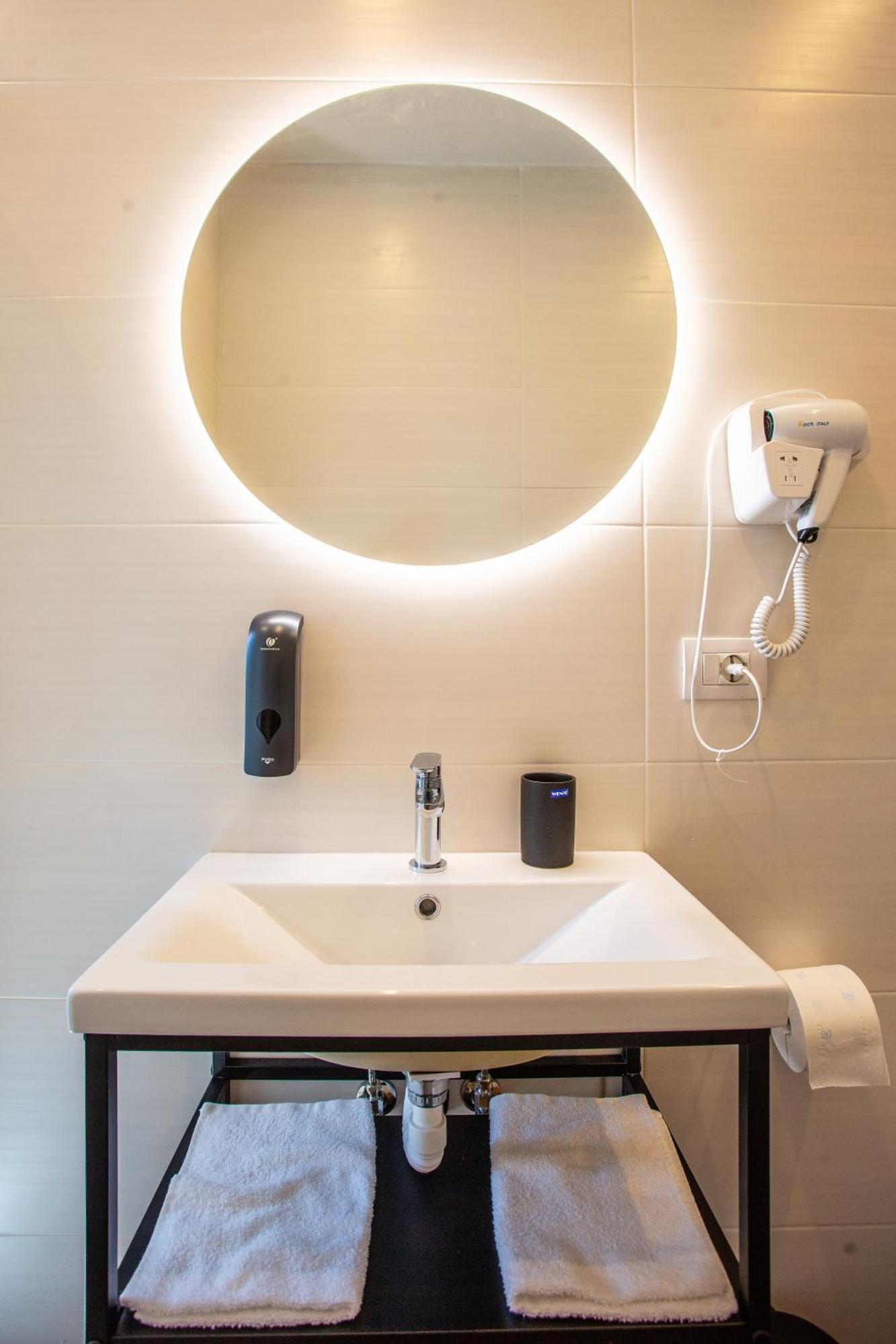 Marina 8 Hotel Наполи Екстериор снимка